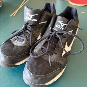 Mizuno Black and White Cleats